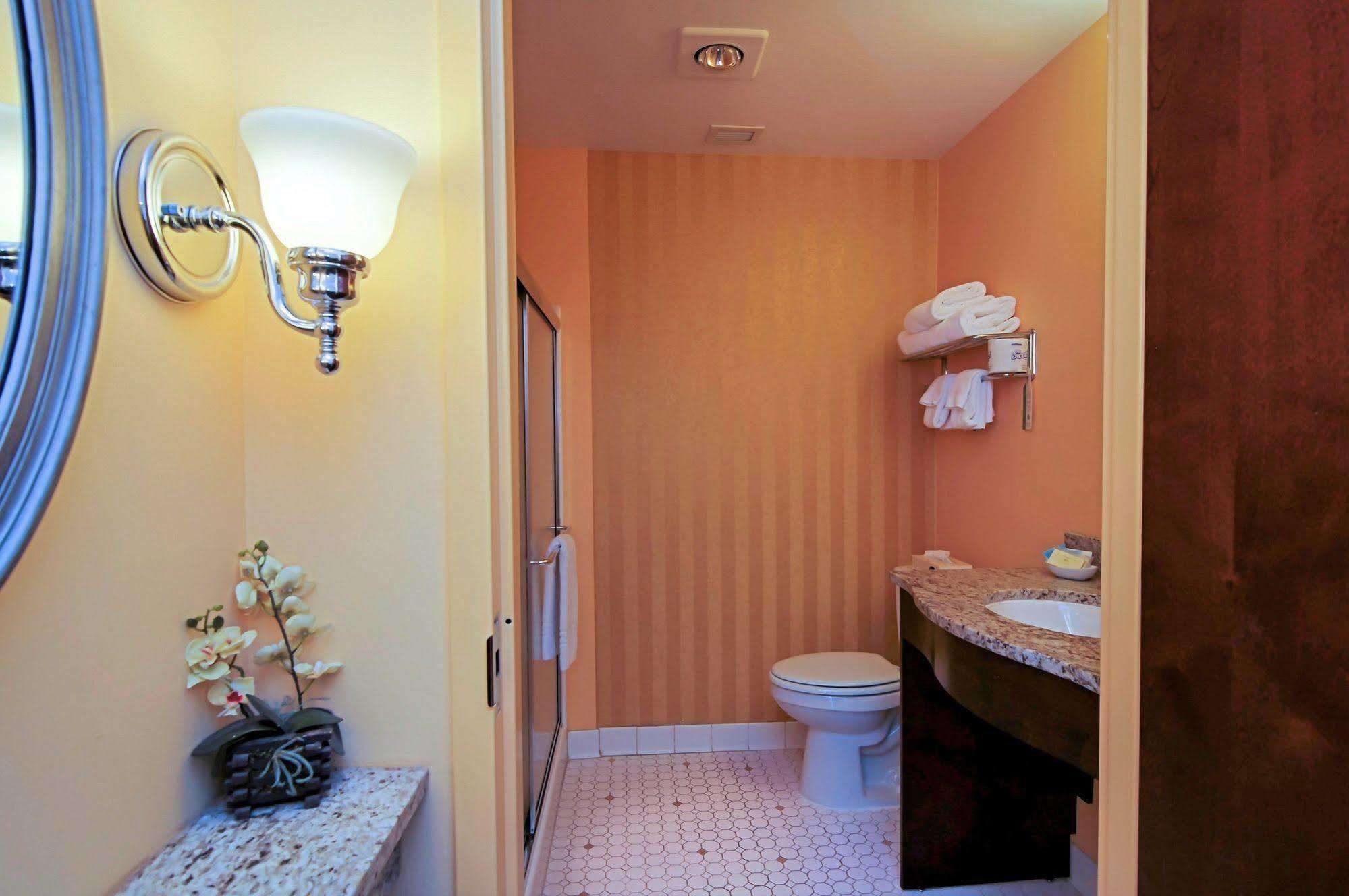 Main Street Inn Blacksburg Bagian luar foto